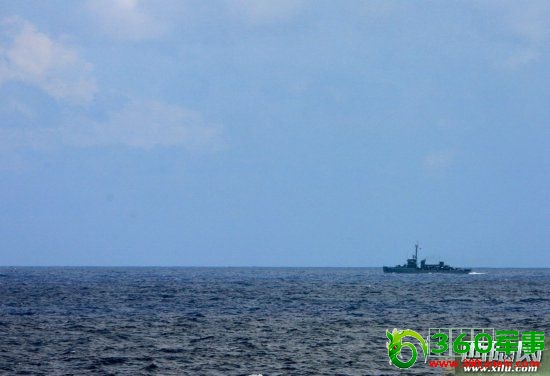 菲律宾海军的炮艇在黄岩岛海域巡逻
